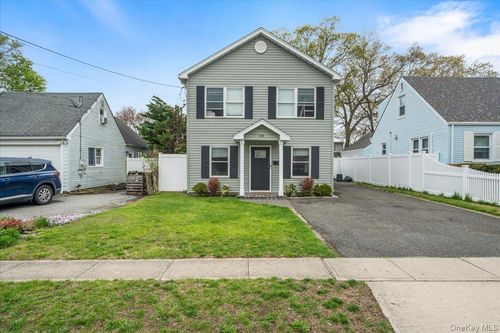 385 Grant Ave, Copiague, NY, 11726-3819 | Card Image