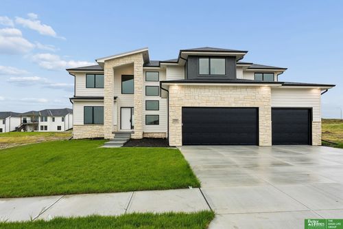 21901 Buchanan Pkwy, Gretna, NE, 68028-7035 | Card Image