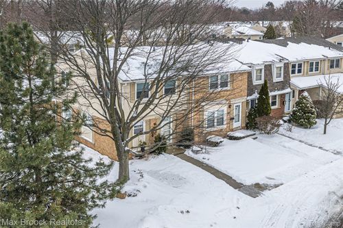 1703 Brentwood Dr, Troy, MI, 48098-2636 | Card Image