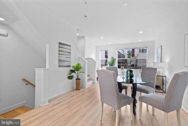 7374 Blade Dr, Townhouse with 3 bedrooms, 4 bathrooms and null parking in FALLS CHURCH VA | Image 7