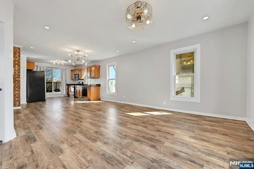 30 Columbia Ter, Edgewater, NJ, 07020-1761 | Card Image