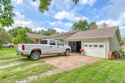 1604 S 9th St, Chickasha, OK, 73018-5606 | Card Image