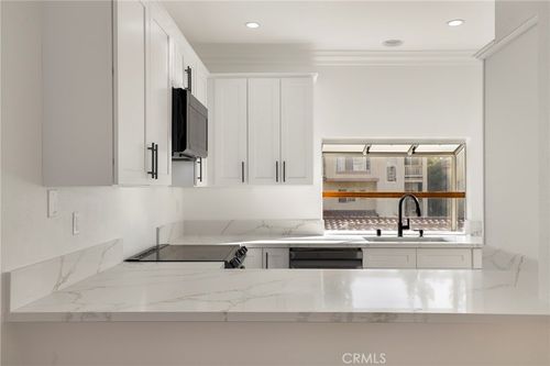 unit-102-5799 Freebird Ln, Oak Park, CA, 91377-5636 | Card Image