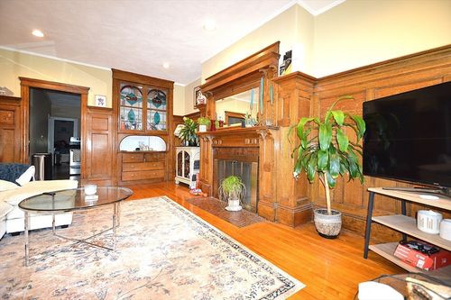 apt-5-1793 Beacon St, Brookline, MA, 02445-4218 | Card Image
