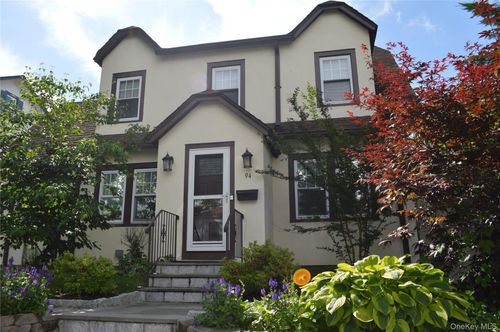 94 Kensington Rd, Bronxville, NY, 10708-1426 | Card Image