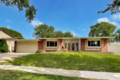 6001 Ross Dr, Woodridge, IL, 60517-1127 | Card Image