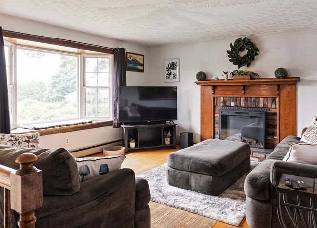11 Trinity Ave, House other with 3 bedrooms, 2 bathrooms and 5 parking in Grafton MA | Image 6