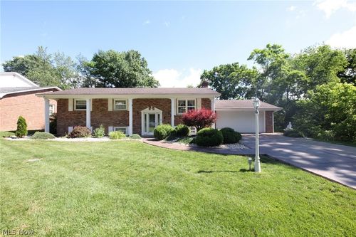 328 Country Club Blvd, Weirton, WV, 26062 | Card Image