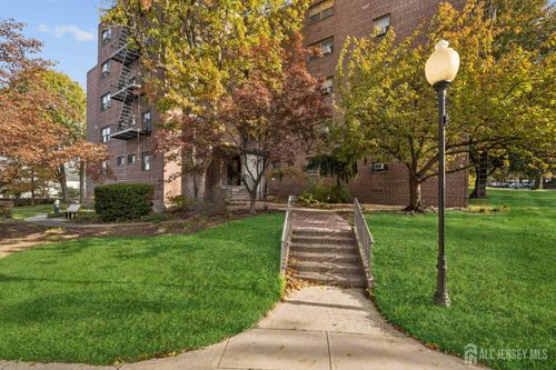 501 Linwood Dr, Fort Lee, NJ, 07024-3658 | Card Image