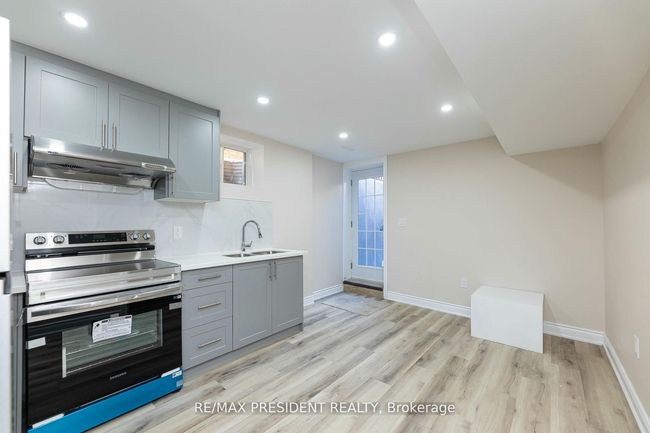 8 Troyer St, House other with 3 bedrooms, 1 bathrooms and 1 parking in Brampton ON | Image 6
