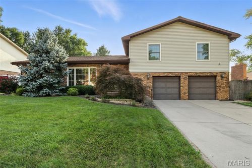 5 Sir Lawrence Dr, Belleville, IL, 62221-4429 | Card Image