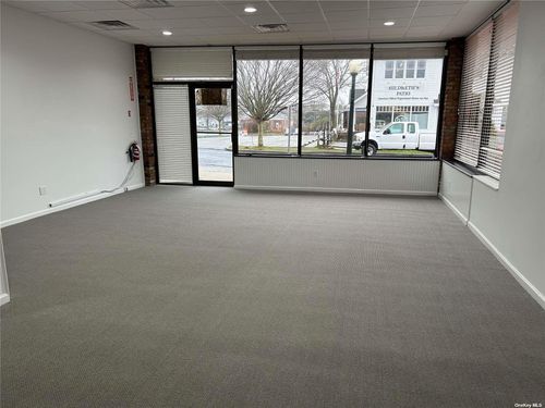 18 W Main St, Southampton, NY, 11968-4814 | Card Image