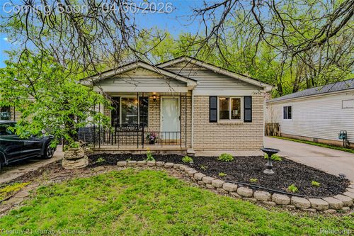 18490 Sumner, Redford, MI, 48240-1758 | Card Image