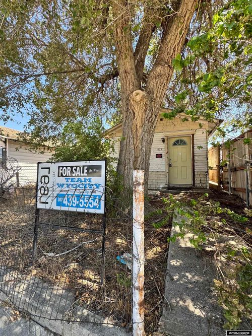 1033 Durbin St, Casper, WY, 82601-1242 | Card Image