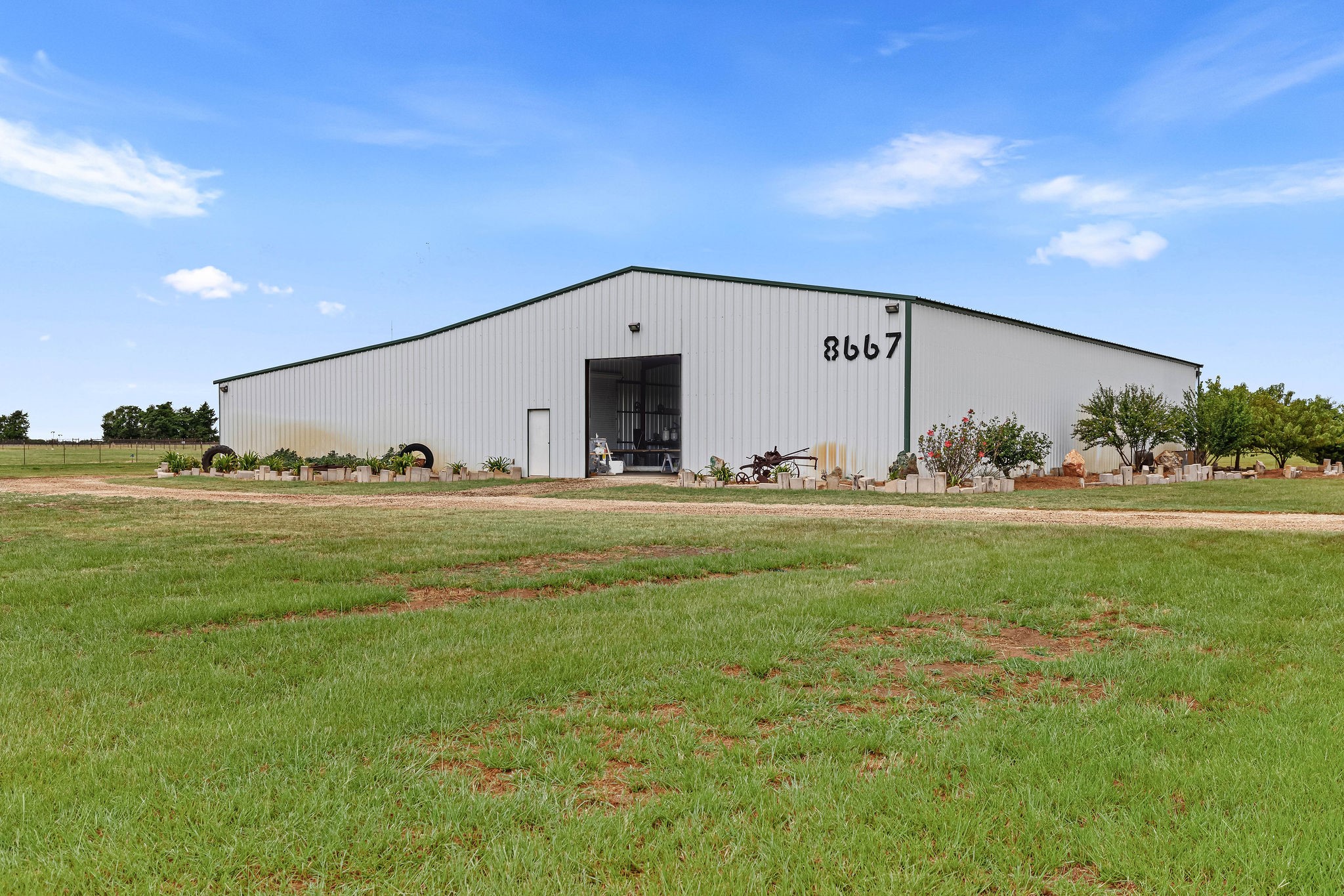 8667 COLLINSVILLE FWY, Collinsville, TX 76233
