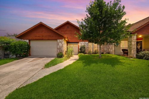3813 Hunters Gln, Schertz, TX, 78108-2217 | Card Image