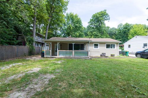 39320 Wabash St, Romulus, MI, 48174-1192 | Card Image