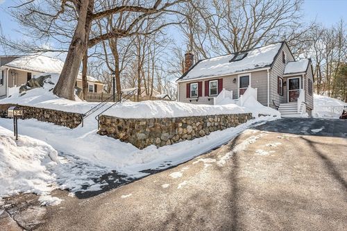 34 Stark Ave, Wakefield, MA, 01880-3716 | Card Image