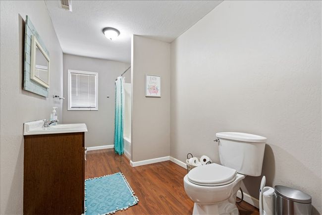 Bathroom 1 | Image 12