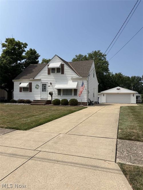 3846 E 365th St, Willoughby, OH, 44094-6325 | Card Image