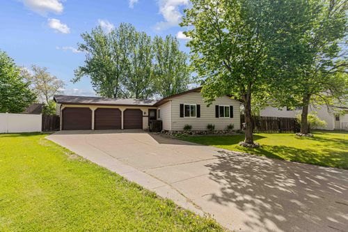 2954 Heatherwood Cir S, Moorhead, MN, 56560-5328 | Card Image