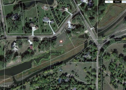 1675 Far West Dr, Bismarck, ND, 58504-8991 | Card Image