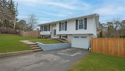 106 Oakwood Ave, Simcoe, ON, N3Y1H9 | Card Image