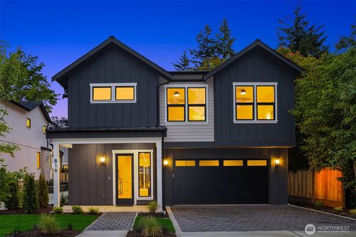 819 18th Ave W, Kirkland, WA, 98033-4817 | Card Image