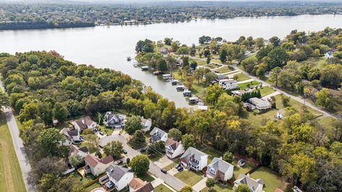160 Waters Edge Ln, Hendersonville, TN, 37075-5081 | Card Image
