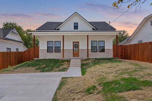 2704 Clay Ave, Waco, TX, 76711-1231 | Card Image