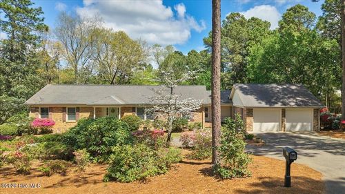 852 Barber Rd, Southern Pines, NC, 28387-6624 | Card Image