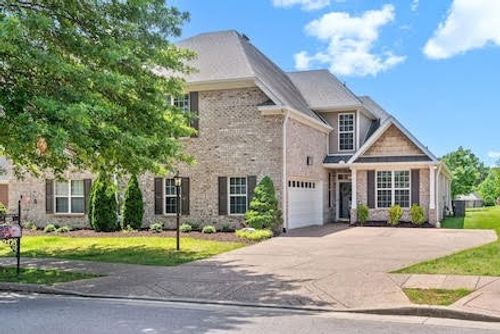 1124 Chickadee Cir, Hermitage, TN, 37076-5627 | Card Image