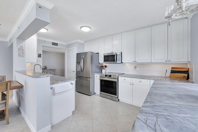 APT-1404 - 5049 N Highway A1a, Condo with 3 bedrooms, 2 bathrooms and null parking in Hutchinson Island FL | Image 26