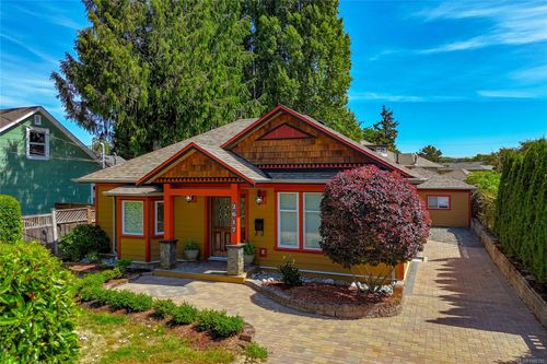 2617 Doncaster Dr, Victoria, BC, V8R2W5 | Card Image