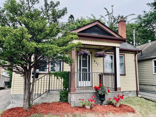 211 Park Rd S, Oshawa, ON, L1J4H1 | Card Image