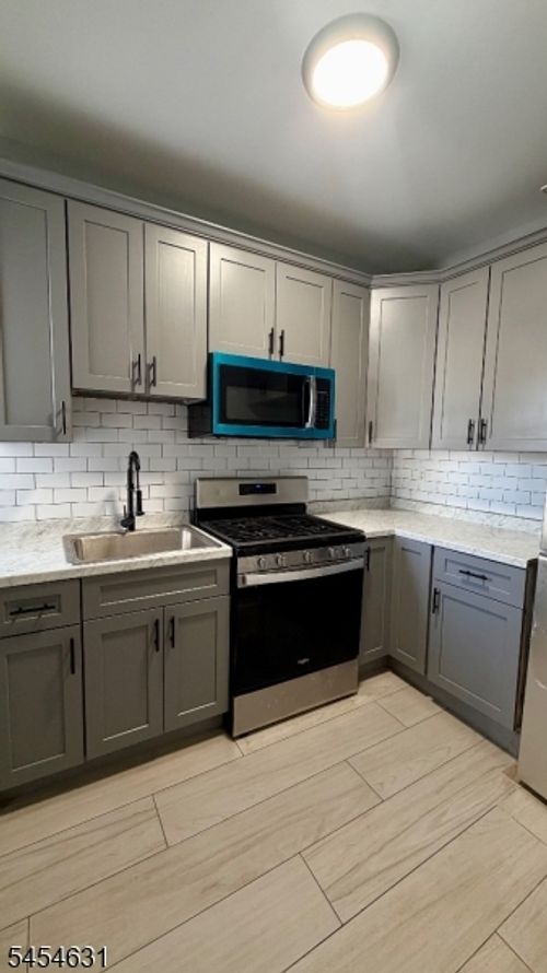 423 River St, Paterson, NJ, 07524-1918 | Card Image