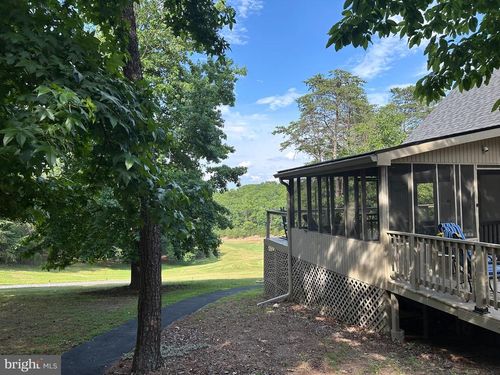 496 Winter Camp Trl, HEDGESVILLE, WV, 25427-5497 | Card Image