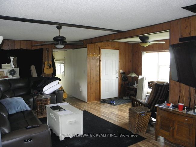 9774 Lake Rd, House other with 2 bedrooms, 1 bathrooms and 6 parking in Kettle And Stony Point Fn ON | Image 10