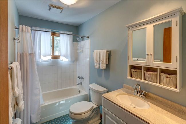 Second level Bathroom | Image 23