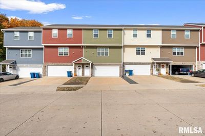 734 Cox Court, Condo with 2 bedrooms, 2 bathrooms and null parking in Le Claire IA | Image 2