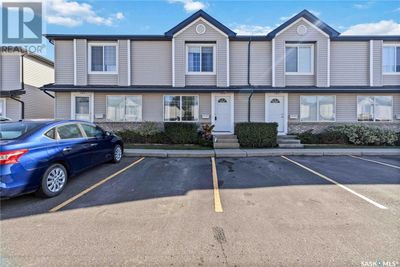 670 Kenderdine Rd, Townhouse with 3 bedrooms, 2 bathrooms and null parking in Saskatoon SK | Image 2