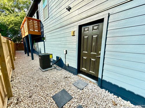 apt-2-2204 W San Antonio St, New Braunfels, TX, 78130-6710 | Card Image