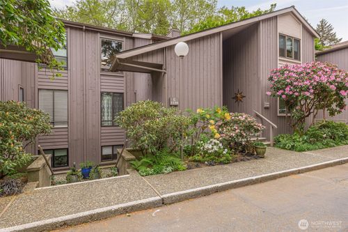 e6-1542 Ne 140th Street, Seattle, WA, 98125 | Card Image