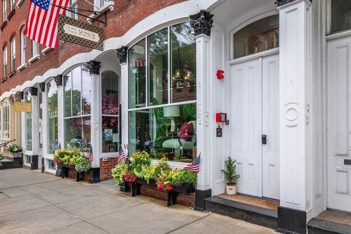 fl-3rd-21 Central St, Woodstock, VT, 05091-1005 | Card Image