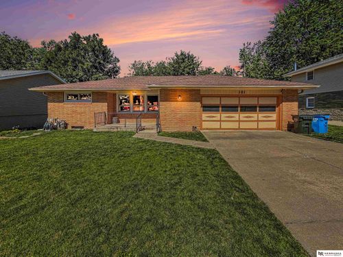 301 Glenhaven Dr, Lincoln, NE, 68505-2542 | Card Image