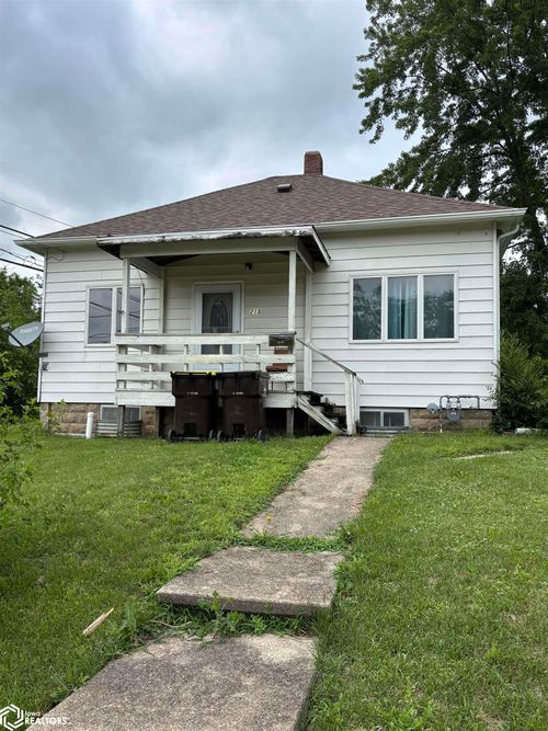 215 W Clay St, Osceola, IA, 50213-1209 | Card Image