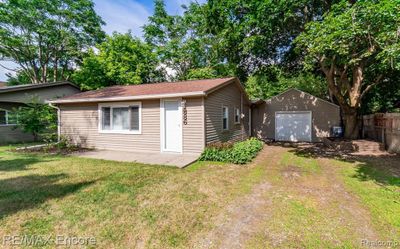 886 Scott Lake Road, Home with 2 bedrooms, 1 bathrooms and null parking in Waterford Twp MI | Image 1