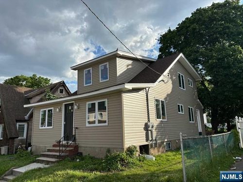 86 Orange Ave, Elmwood Park, NJ, 07407-1820 | Card Image