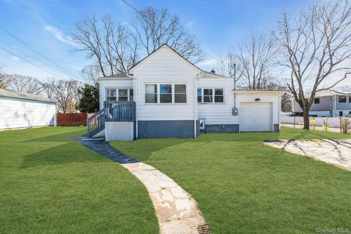 37 Saint Nicholas Ave, Lake Grove, NY, 11755-2011 | Card Image