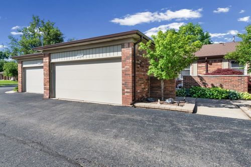 49431 Ferrisburg Ct, Shelby Township, MI, 48315-3923 | Card Image